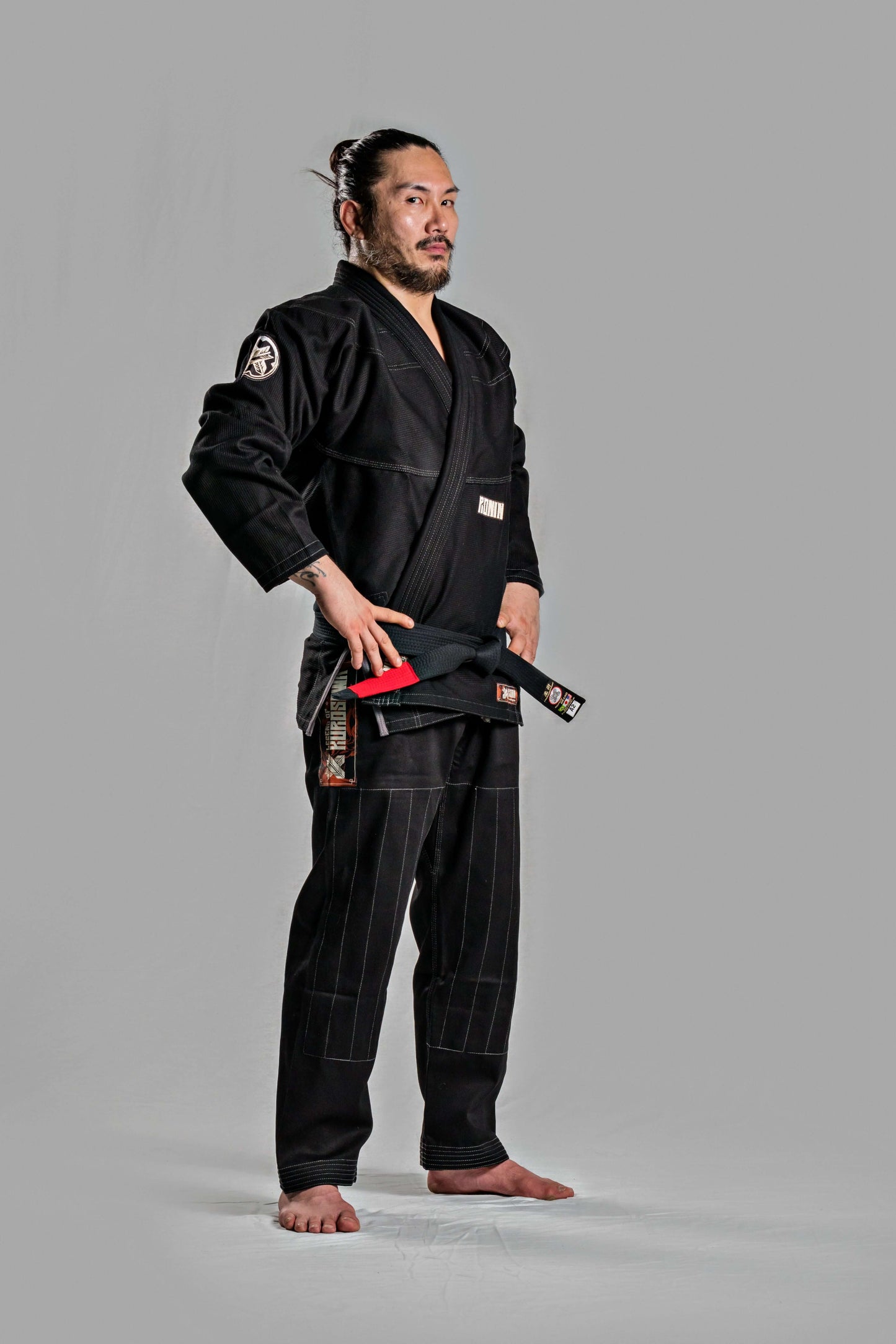 Roninbrand Kurosawa BJJ Gi in black, worn by a martial artist demonstrating strength and technique in Brazilian Jiu Jitsu.