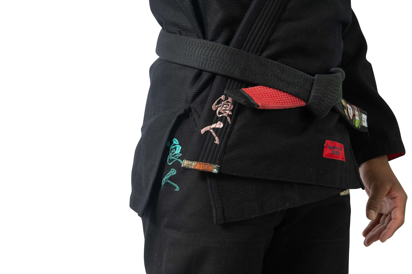 Roninbrand Shinsei Yūgure BJJ Gi in black showing embroidered details and belt, designed for Brazilian Jiu Jitsu performance.