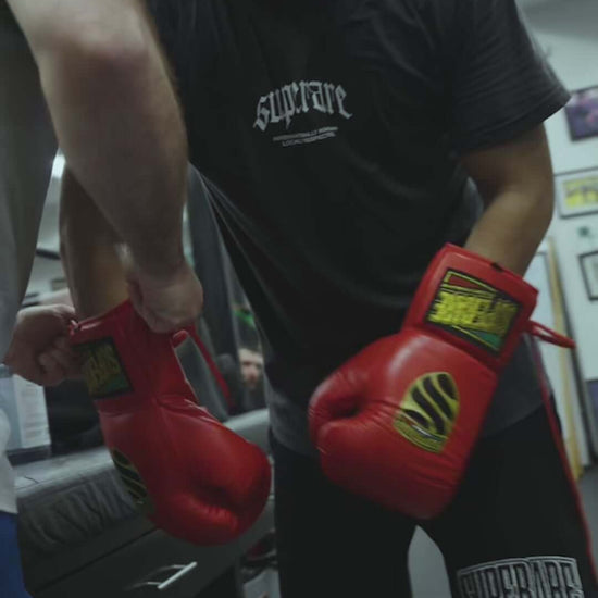 Athlete training with Superare S40 red boxing gloves, showcasing the passion and spirit of real fighters.